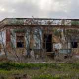 ...e anche una villa dall�aspetto antico ma ormai in rovina
